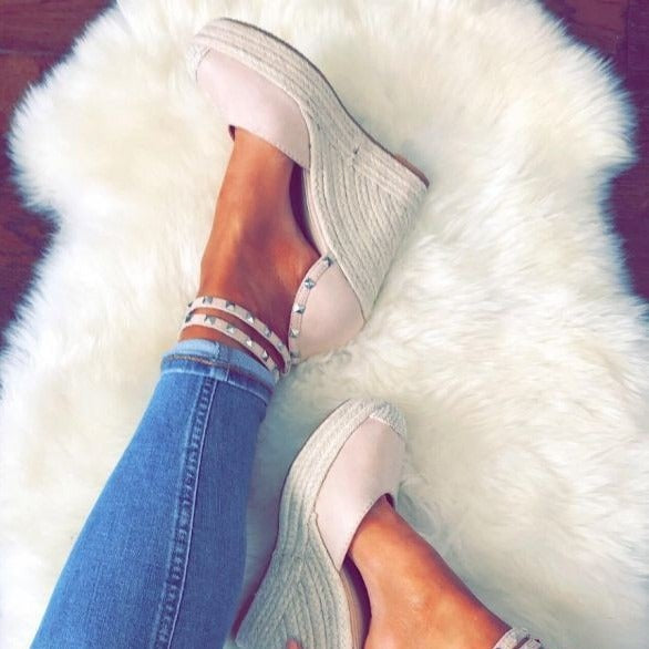 Graceful Orthopedic Sandals for Modern Look