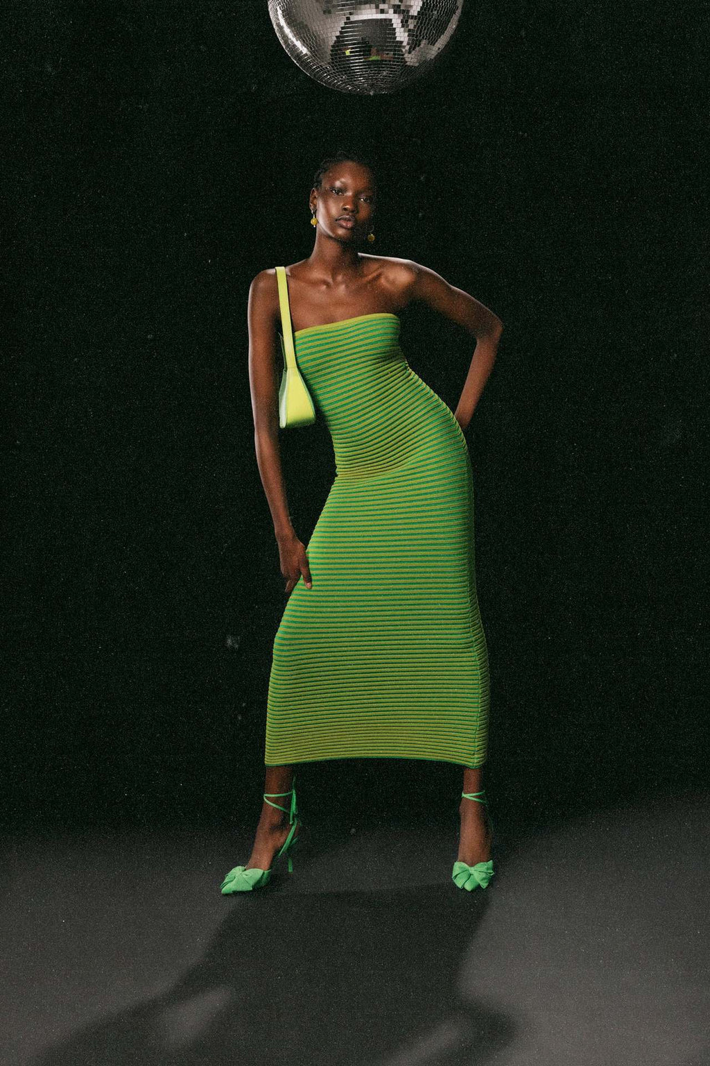 Effortlessly Elegant Dress with a Timeless Design