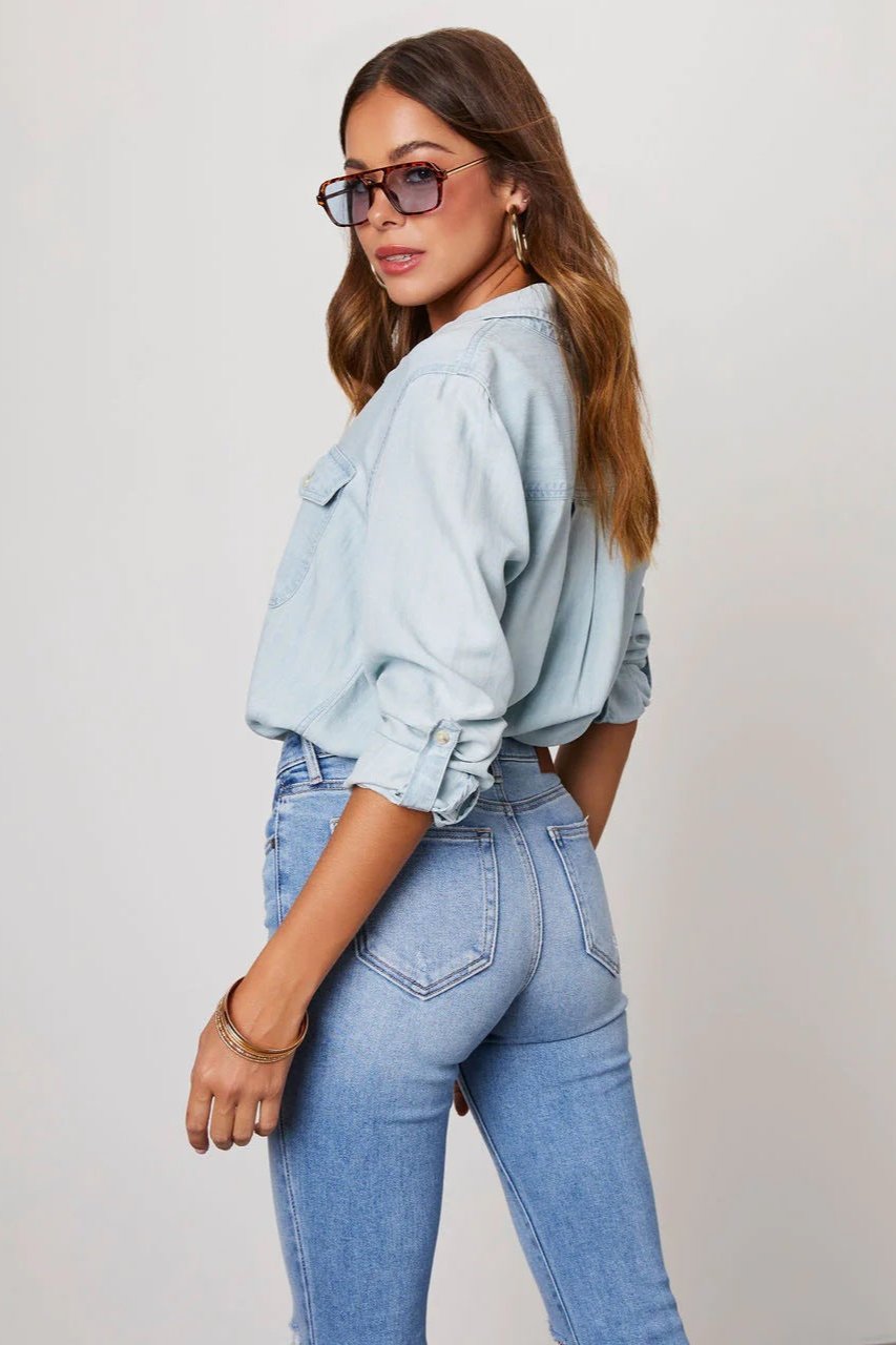 Effortlessly Elegant Shirt with a Timeless Design