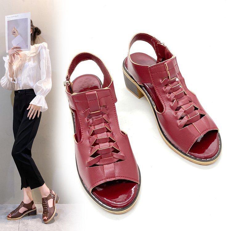 Graceful Orthopedic Sandals for Modern Look