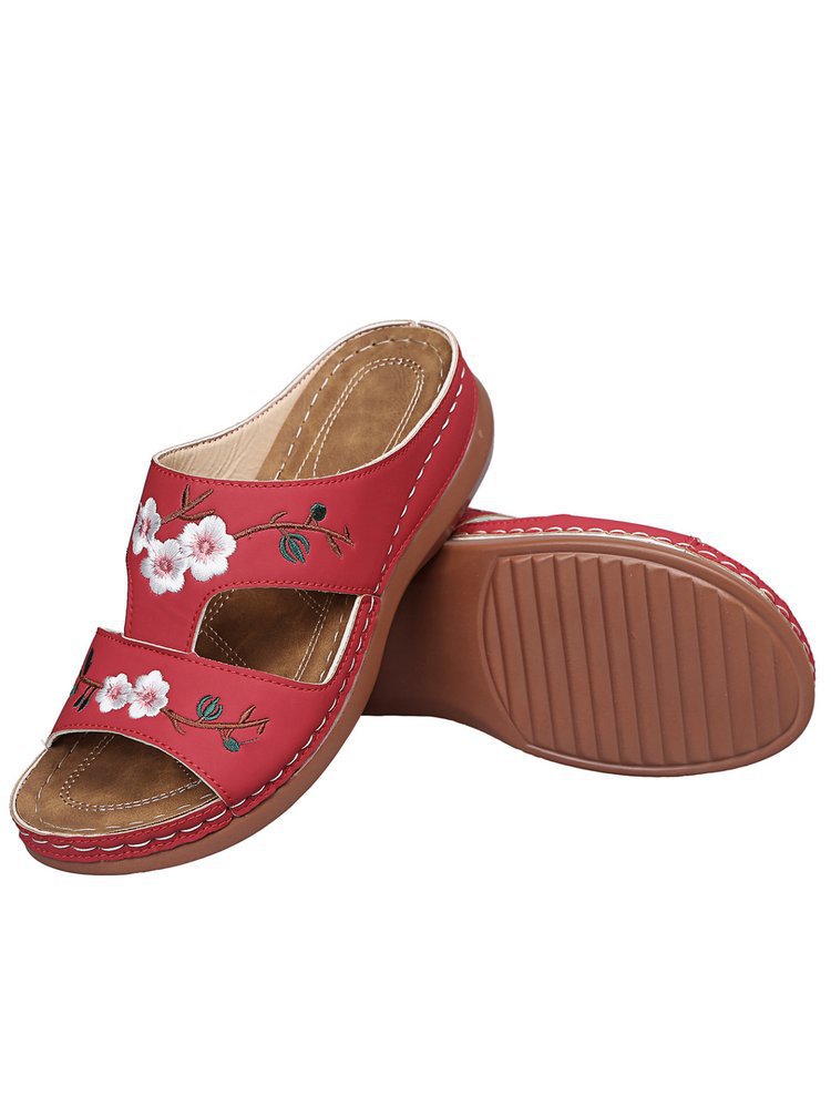 Graceful Orthopedic Sandals for Modern Look