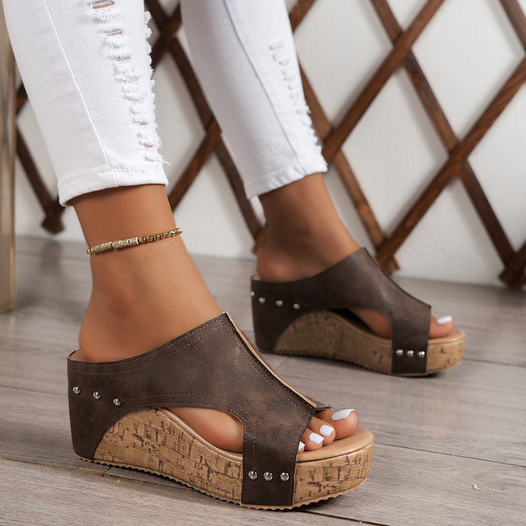 Graceful Orthopedic Sandals for Modern Look