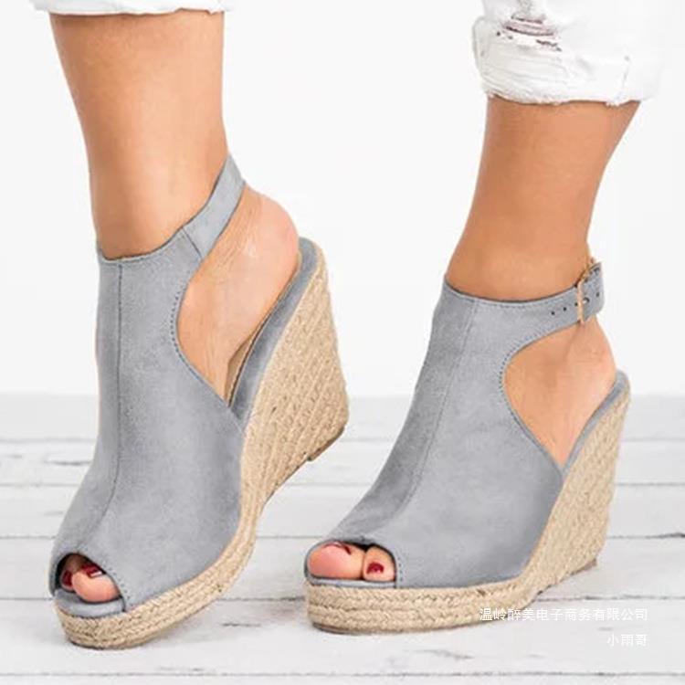 Chic Orthopedic Sandals with Unique Design