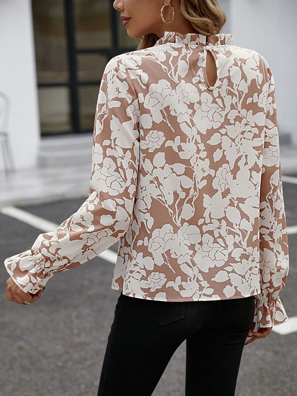 Beautifully Crafted Blouse in a Classic Style