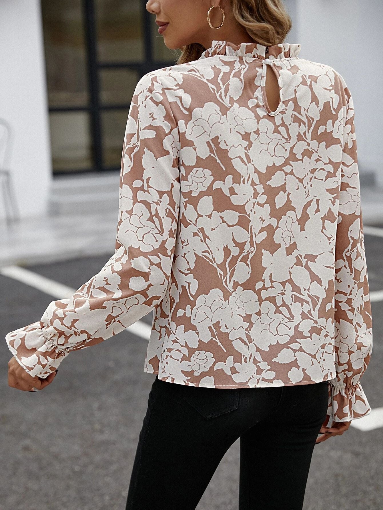 Beautifully Crafted Blouse in a Classic Style