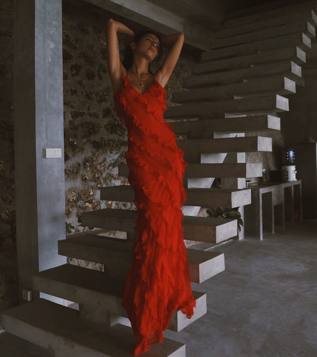 Well Tailored Dress with a Graceful Silhouette