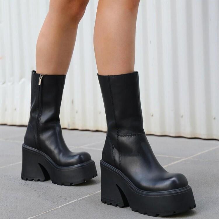 Graceful Orthopedic Boots for Modern Look