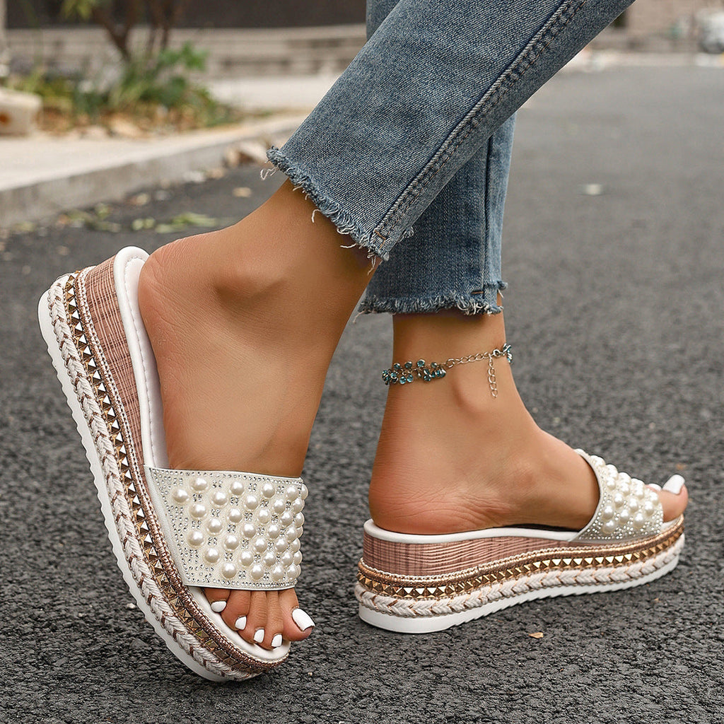 Graceful Orthopedic Sandals for Modern Look