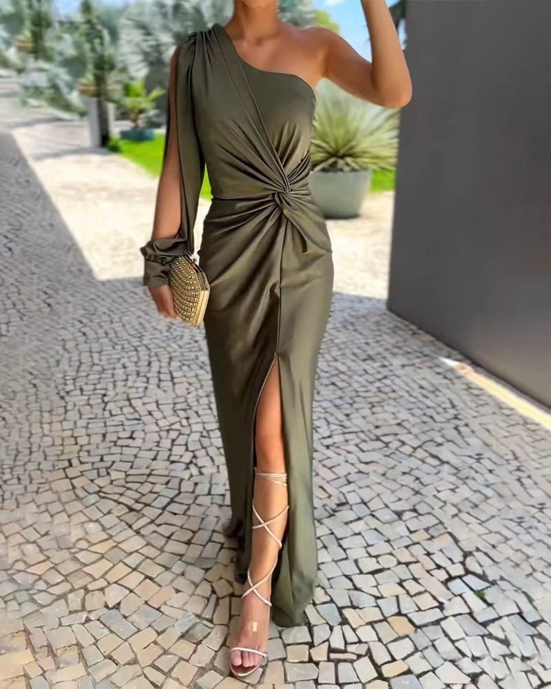 Beautifully Finished Dress in a Timeless Design