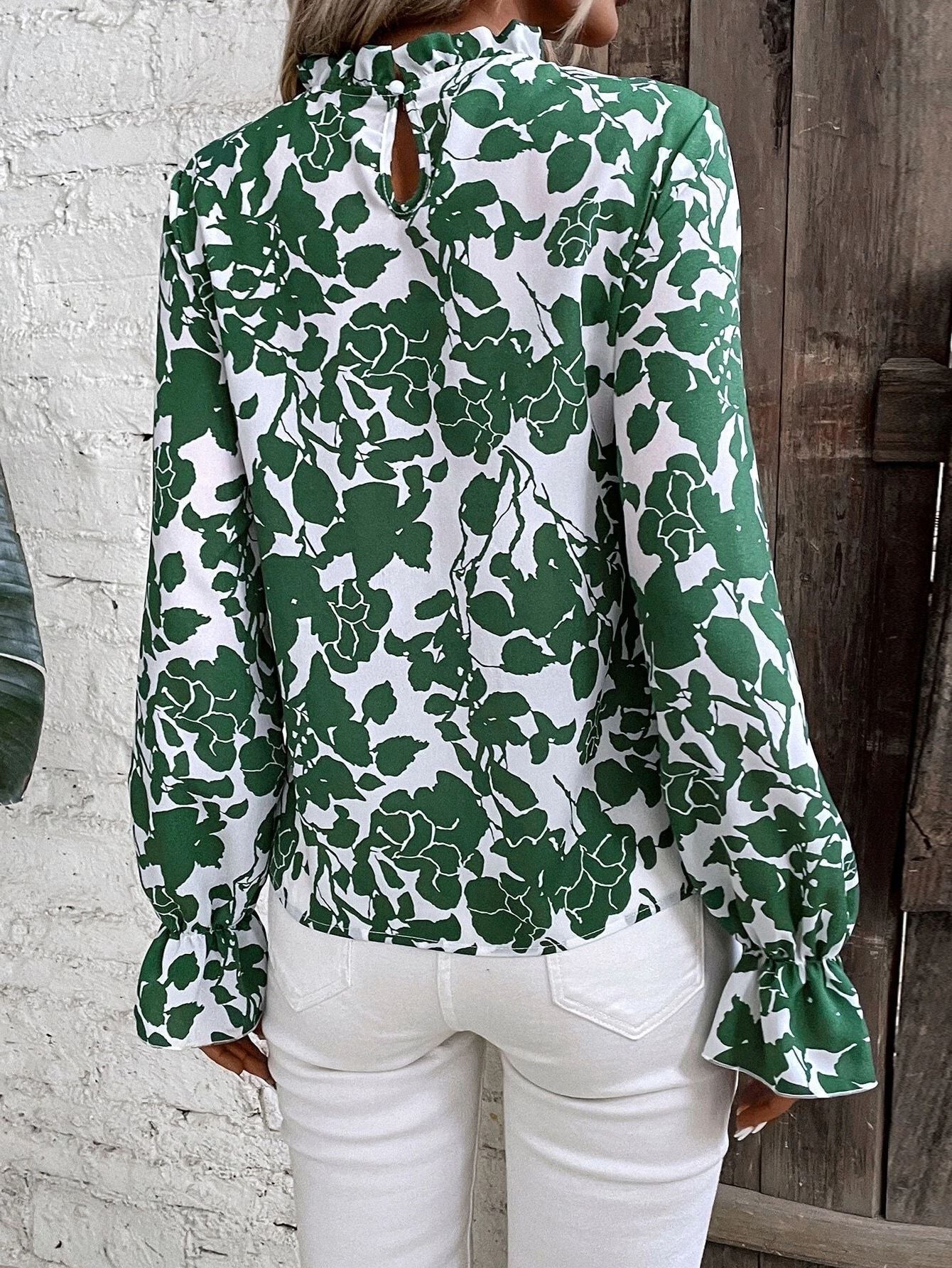Beautifully Crafted Blouse in a Classic Style