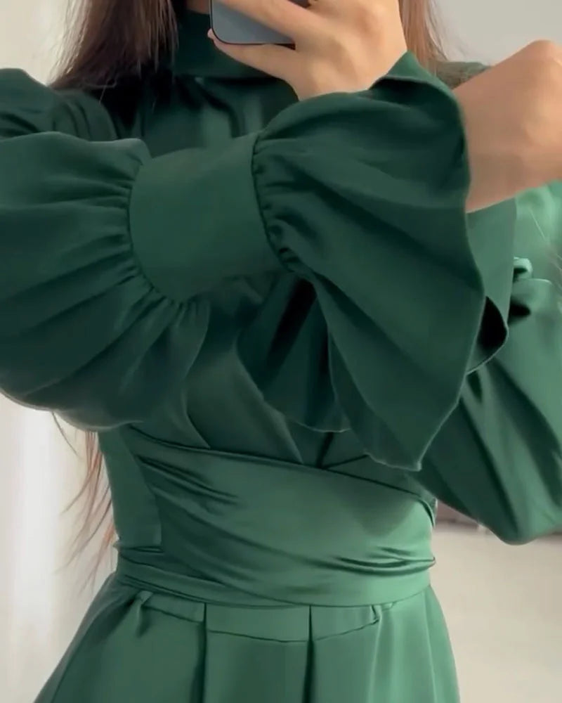 Well Tailored Dress with a Graceful Silhouette