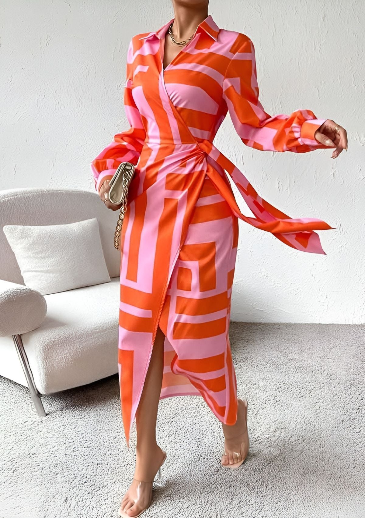Beautifully Finished Dress in a Timeless Design