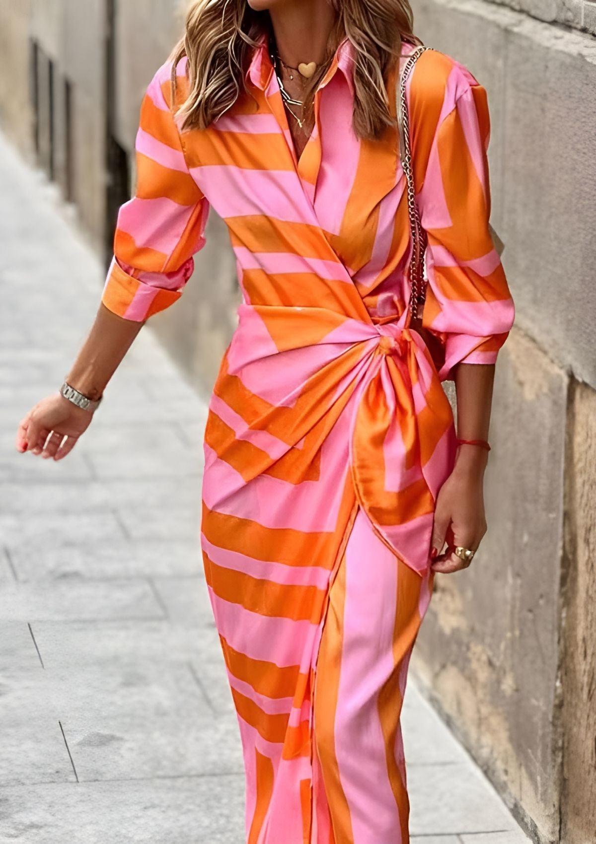 Beautifully Finished Dress in a Timeless Design