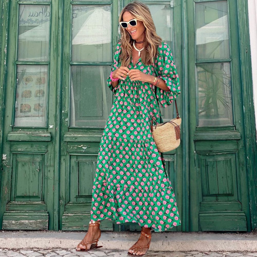 Effortlessly Elegant Dress with a Timeless Design