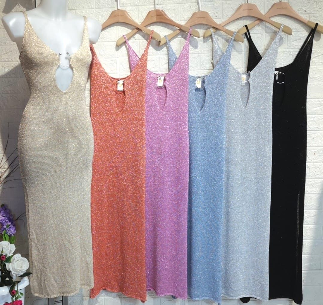Beautifully Finished Dress in a Timeless Design