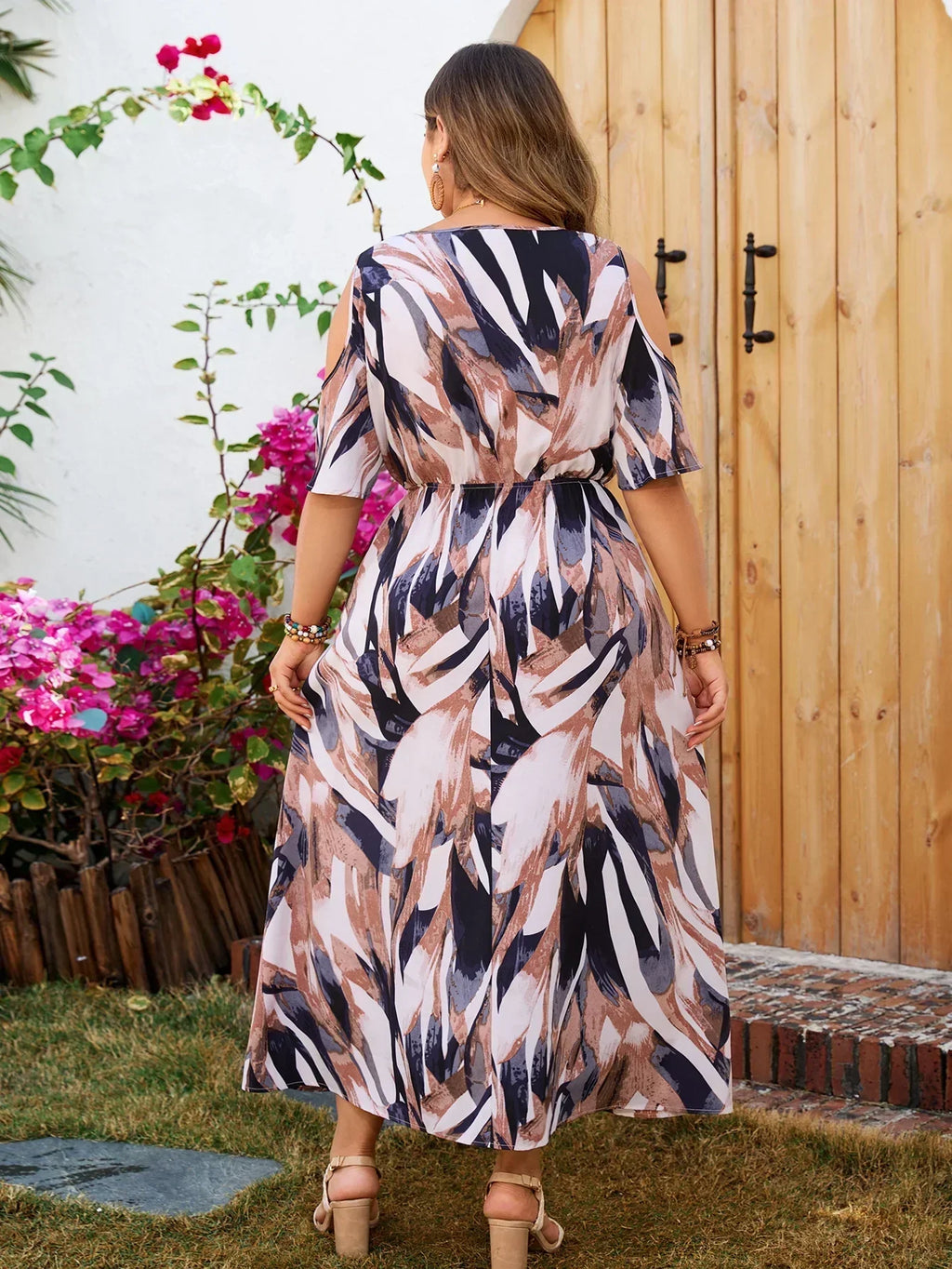 Beautifully Finished Dress in a Timeless Design