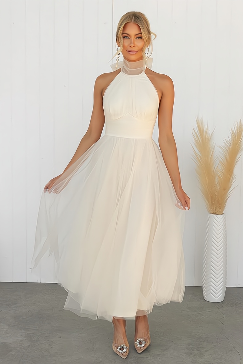Well Tailored Dress with a Graceful Silhouette