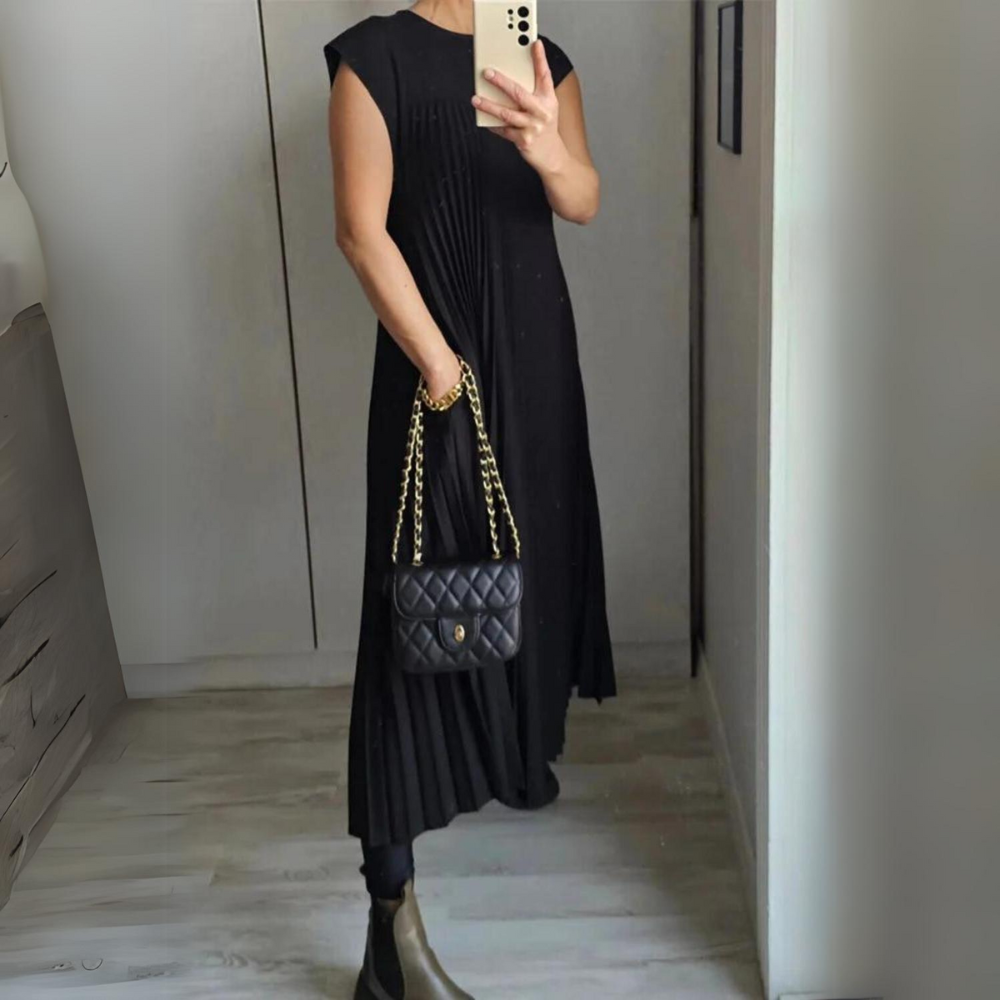 Classic Vintage Dress with a Flattering Fit