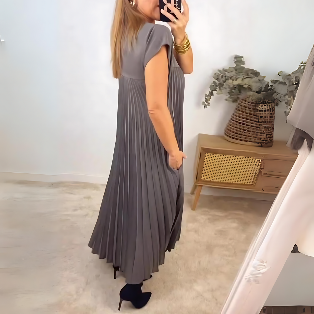 Classic Vintage Dress with a Flattering Fit