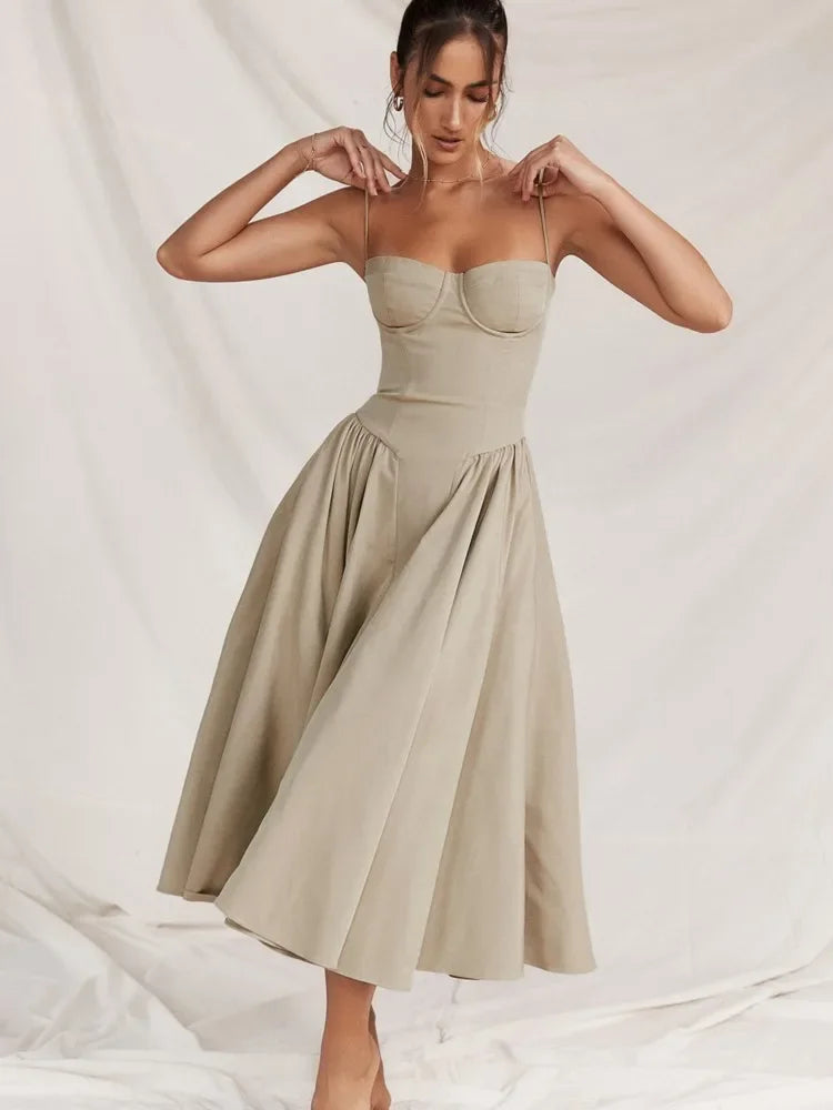 Well Tailored Dress with a Graceful Silhouette
