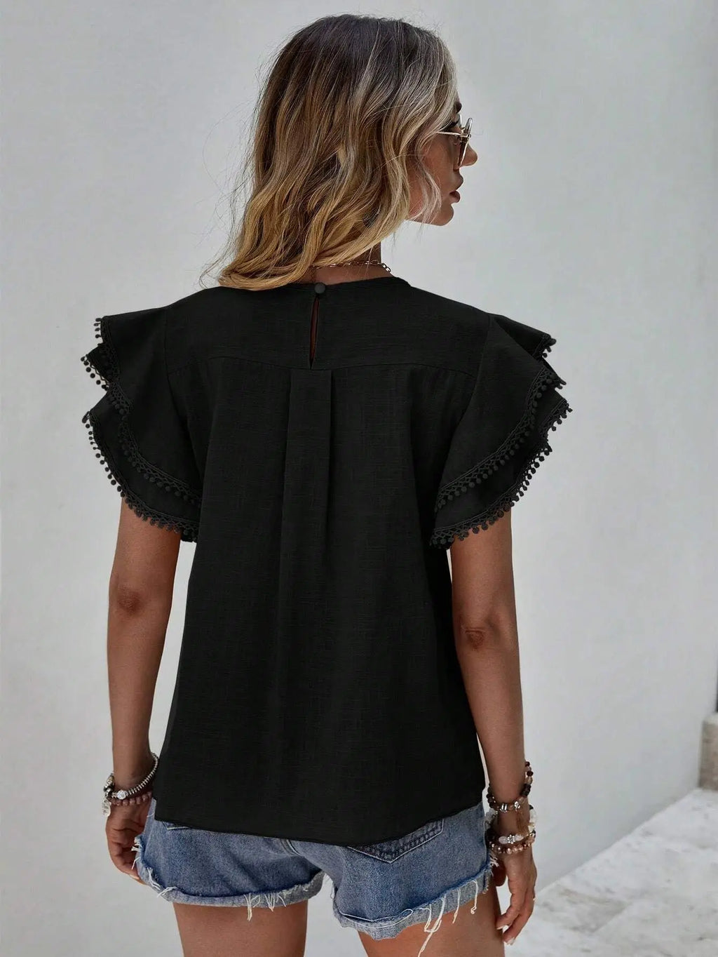 Elegantly Styled Blouse for Everyday Wear
