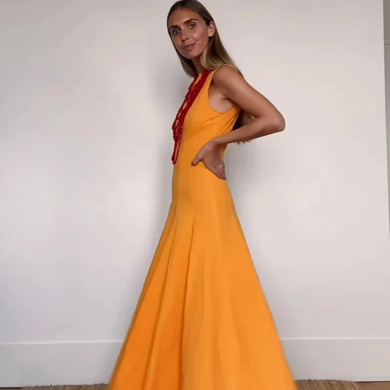 Beautifully Finished Dress in a Timeless Design
