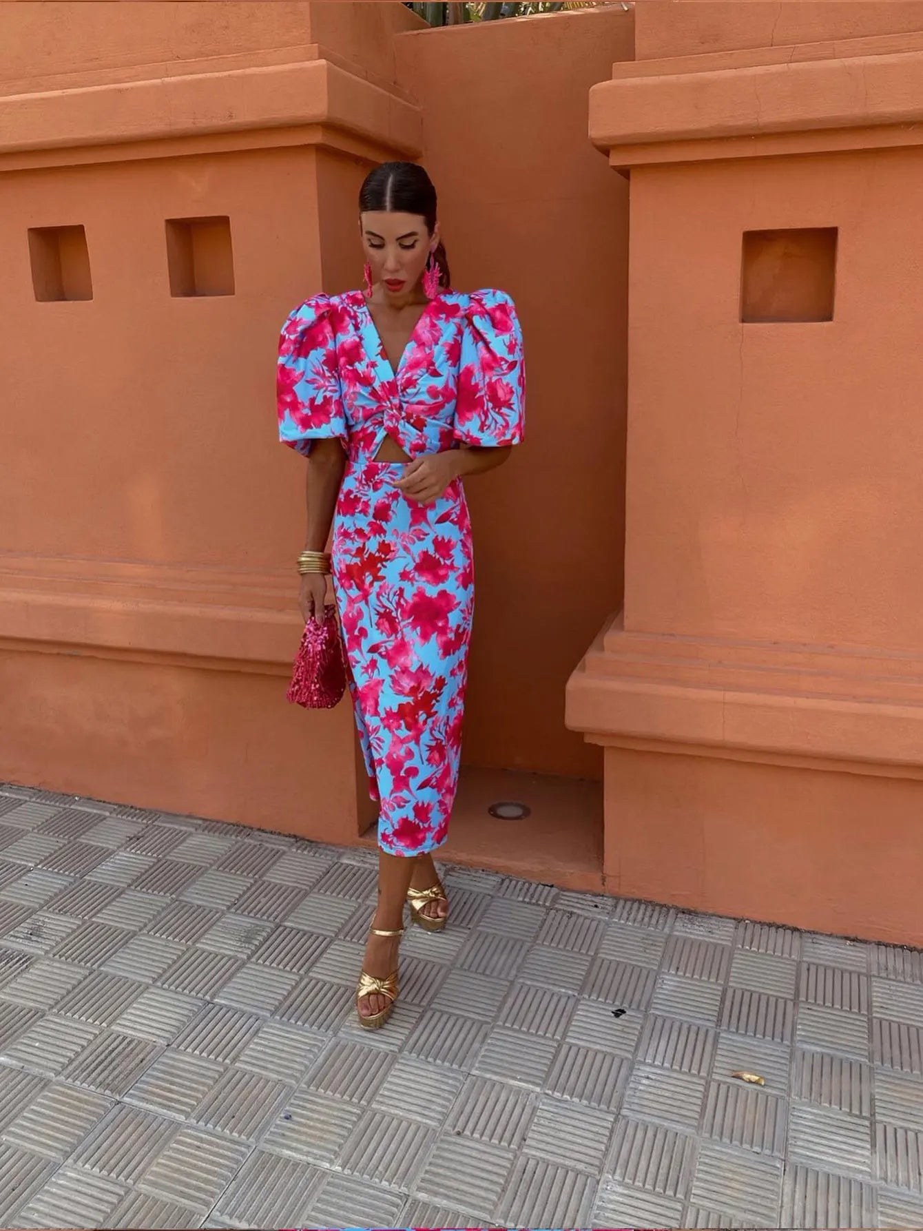 Beautifully Finished Dress in a Timeless Design
