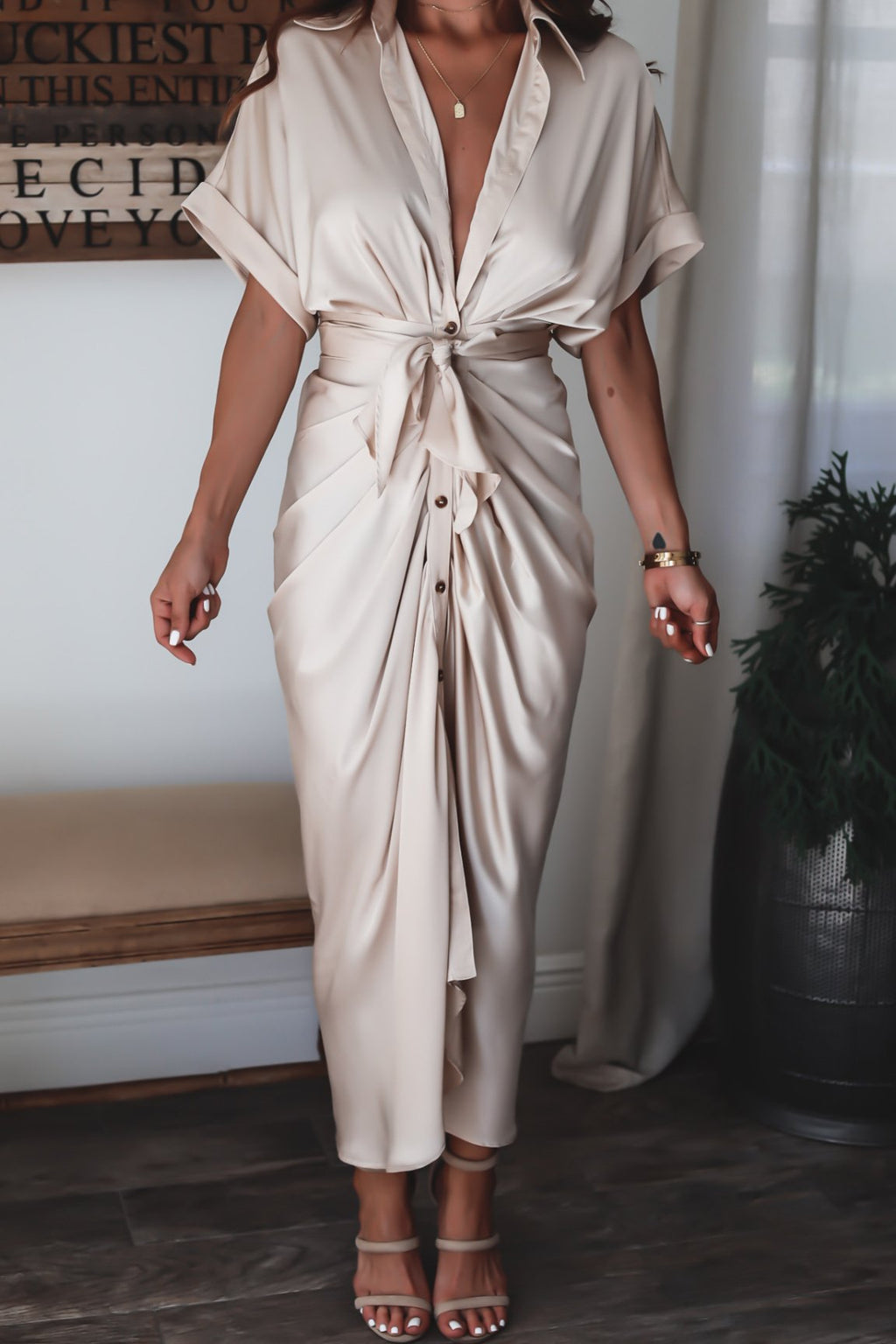 Well Tailored Dress with a Graceful Silhouette