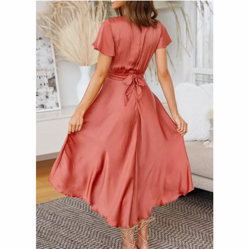 Beautifully Finished Dress in a Timeless Design