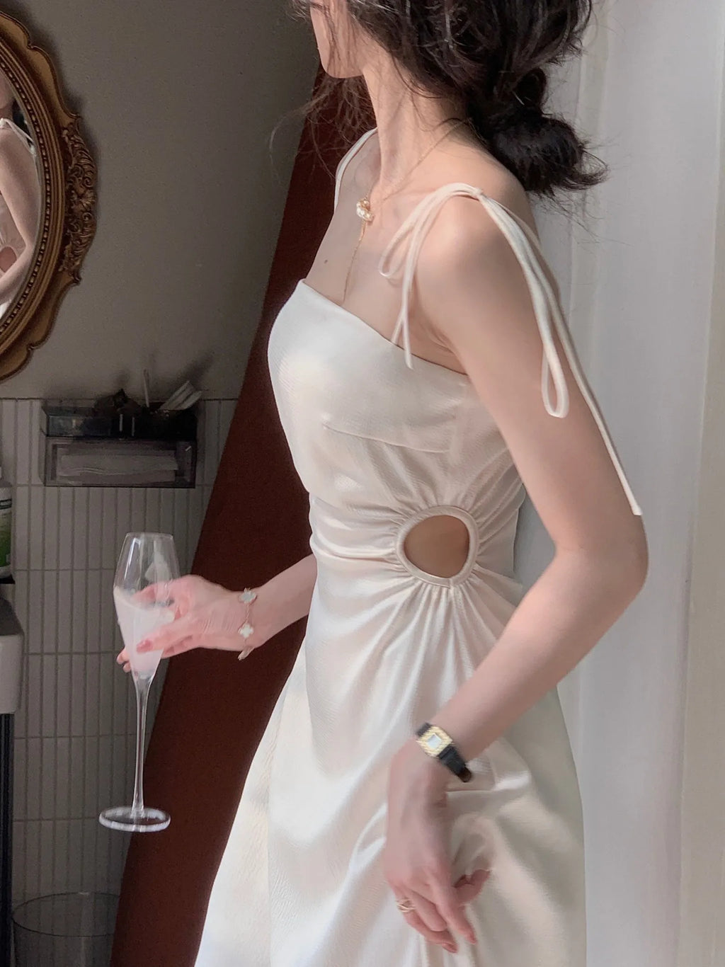 Beautifully Finished Dress in a Timeless Design