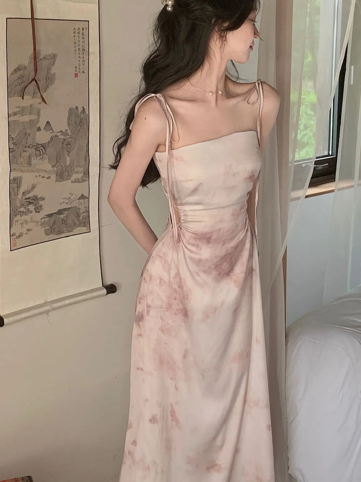 Beautifully Finished Dress in a Timeless Design