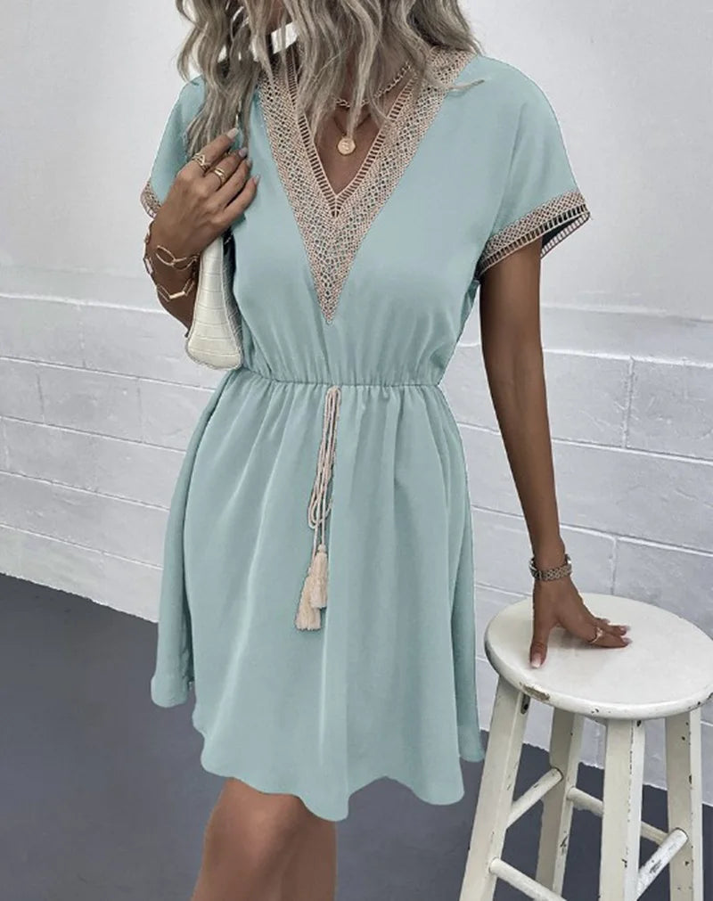 Effortlessly Elegant Dress with a Timeless Design