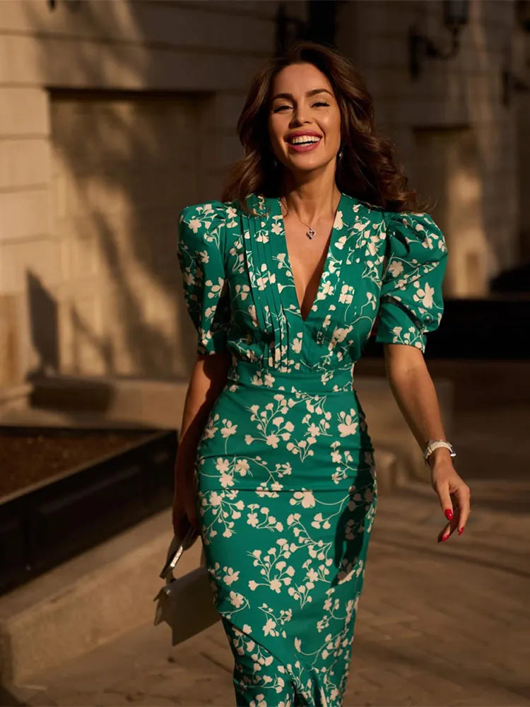 Classic Vintage Dress with a Flattering Fit