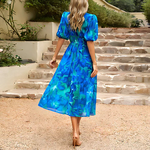 Well Tailored Dress with a Graceful Silhouette