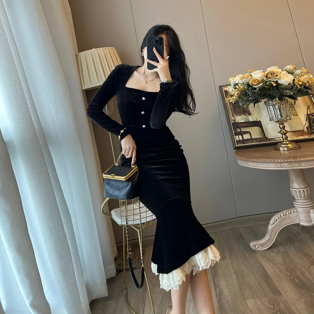 Classic Vintage Dress with a Flattering Fit