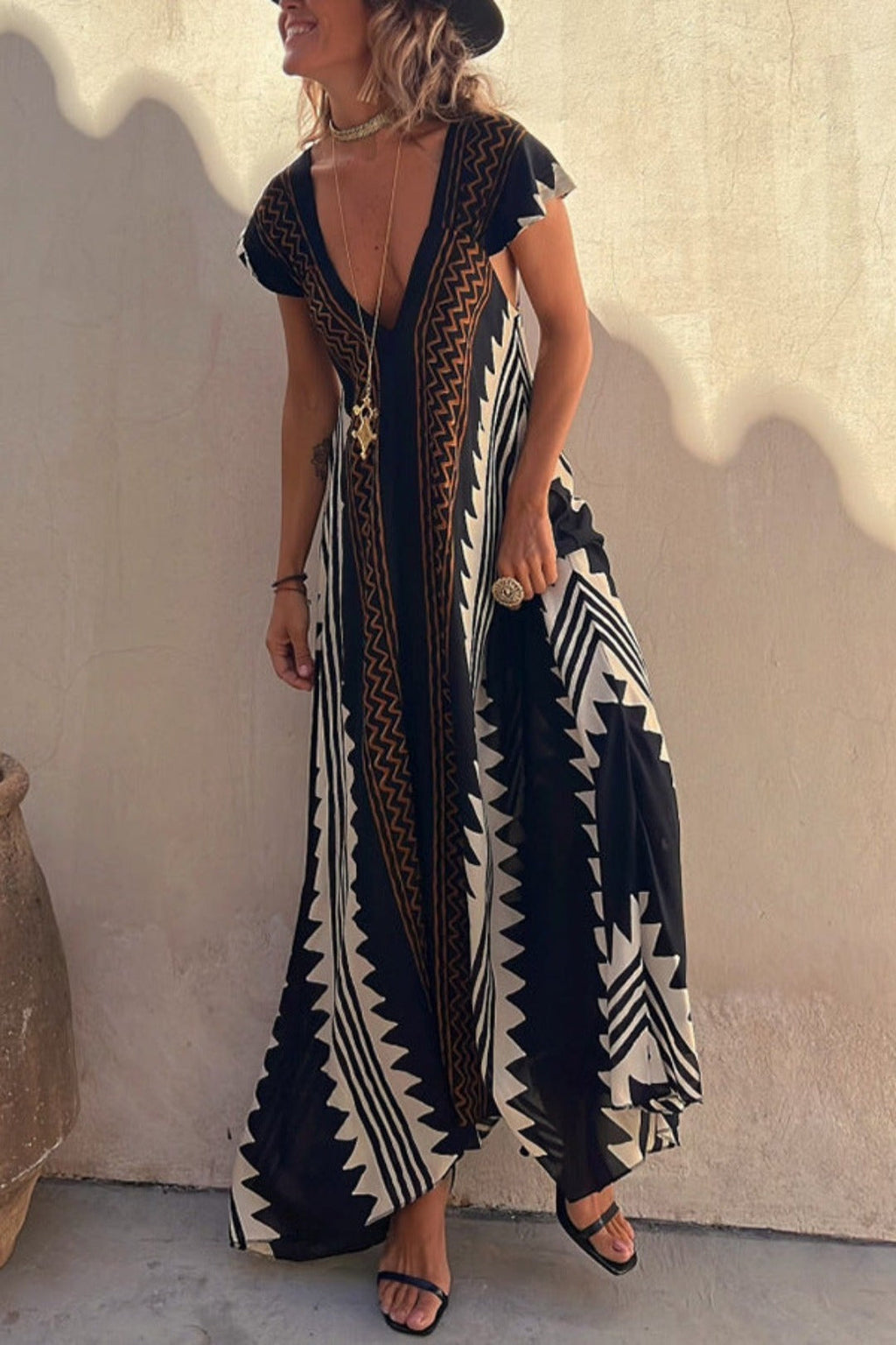 Effortlessly Elegant Dress with a Timeless Design
