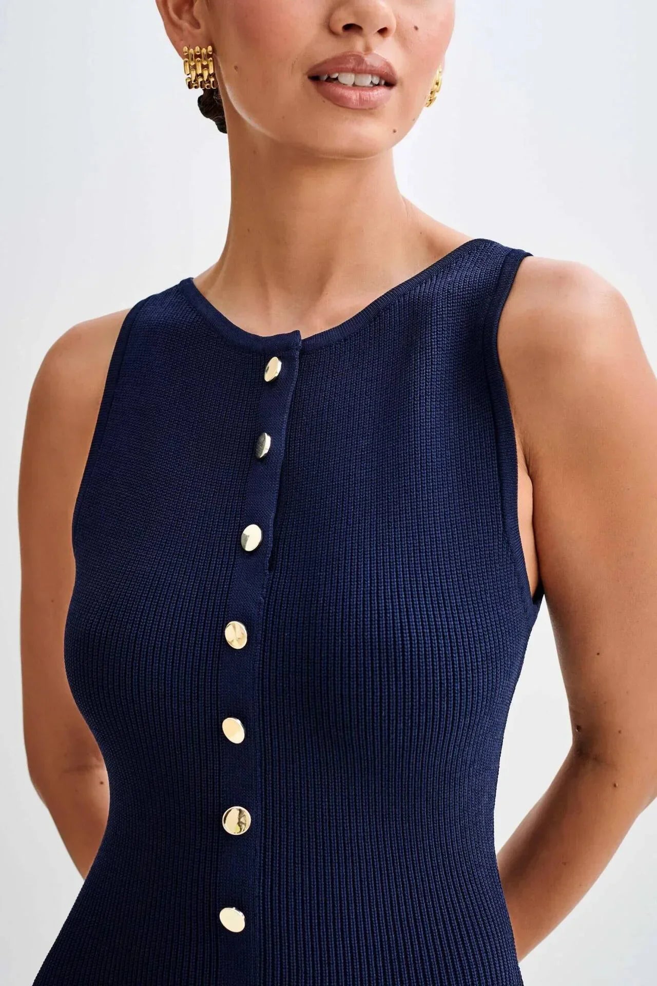 Well Tailored Dress with a Graceful Silhouette