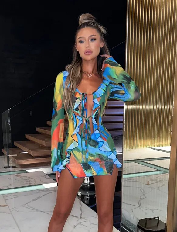 Beautifully Finished Dress in a Timeless Design