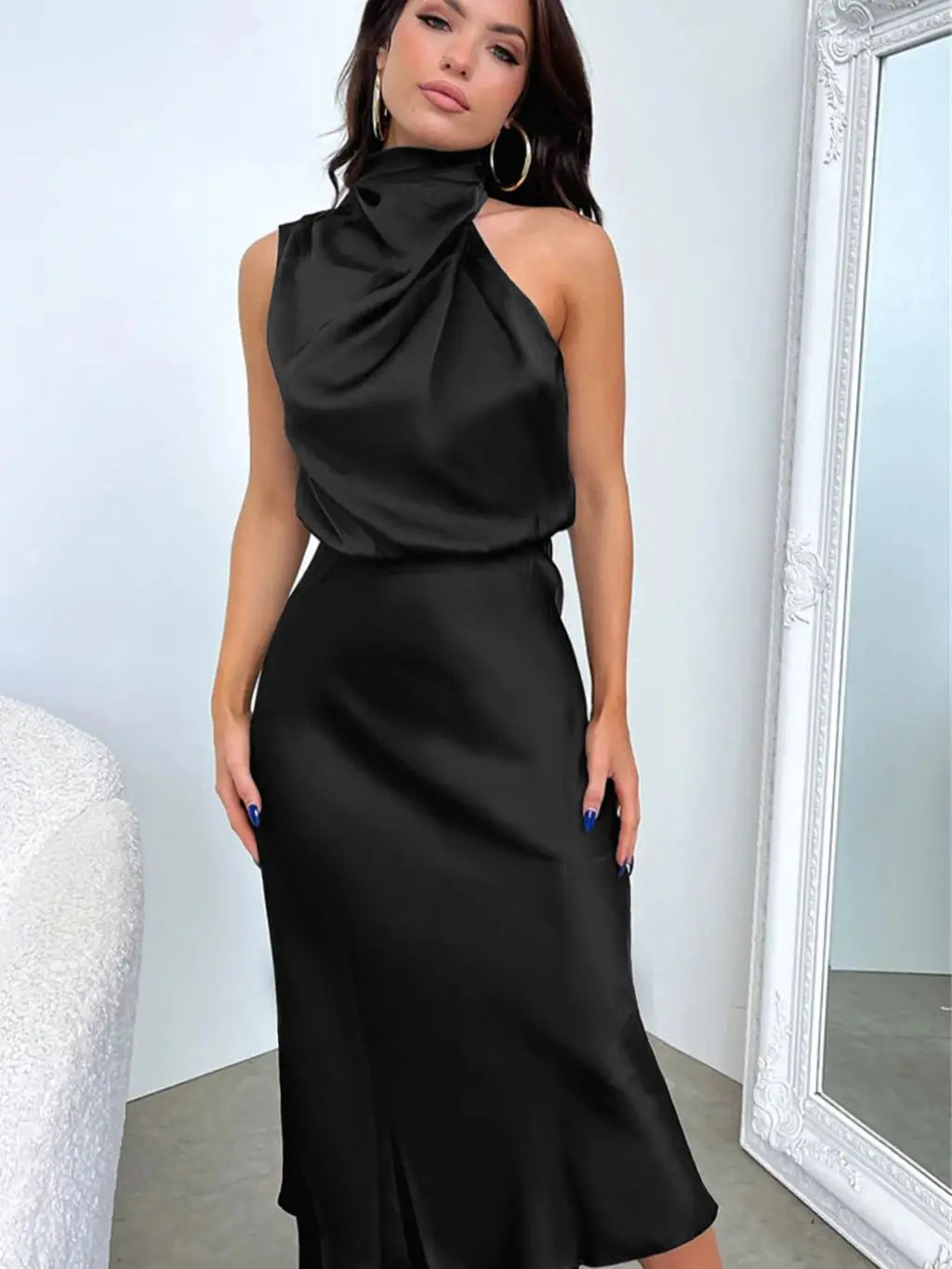 Well Tailored Dress with a Graceful Silhouette
