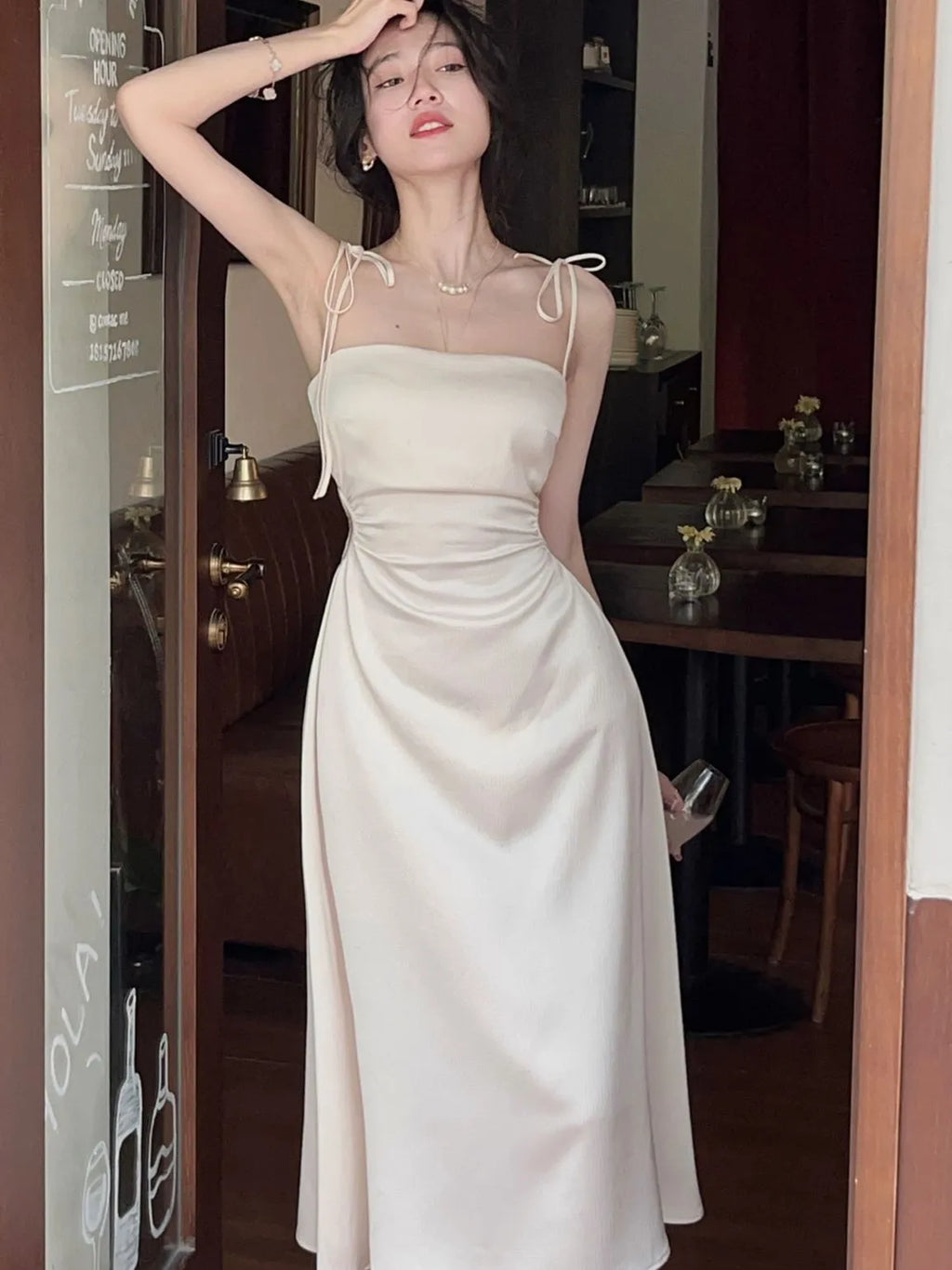 Beautifully Finished Dress in a Timeless Design
