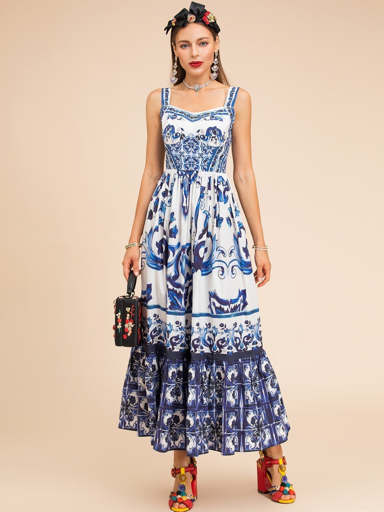 Beautifully Finished Dress in a Timeless Design