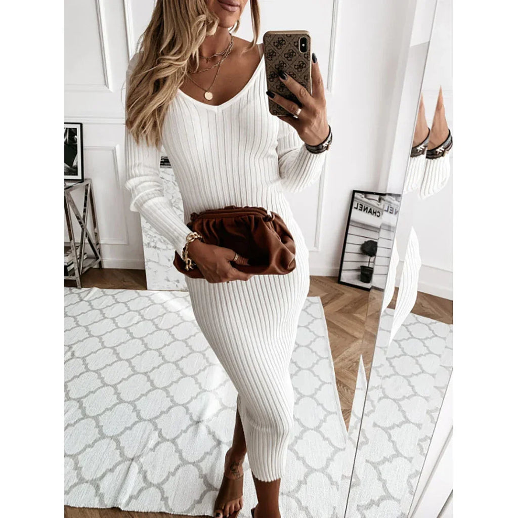 Beautifully Finished Dress in a Timeless Design