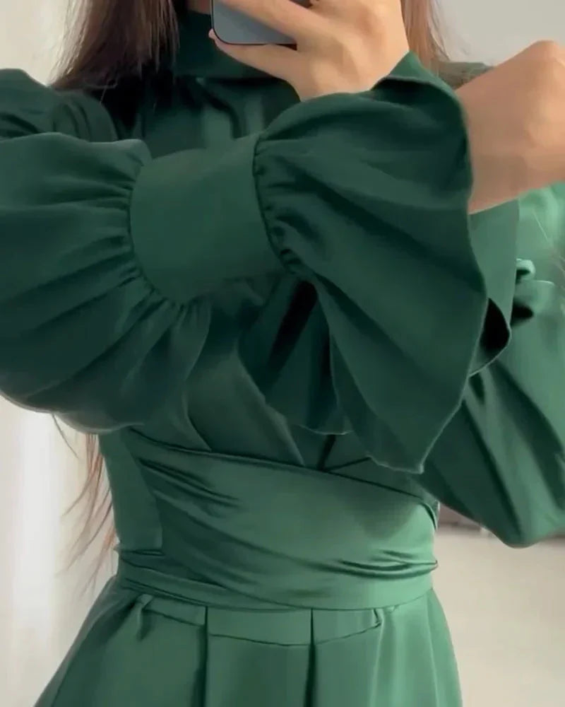 Classic Vintage Dress with a Flattering Fit