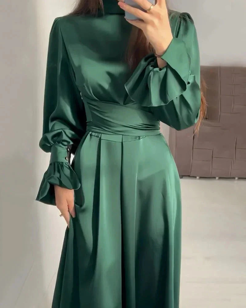Classic Vintage Dress with a Flattering Fit
