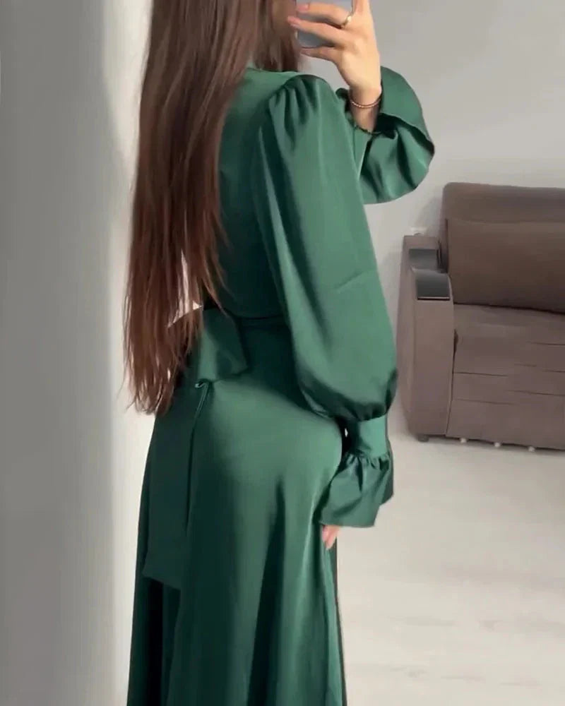 Classic Vintage Dress with a Flattering Fit