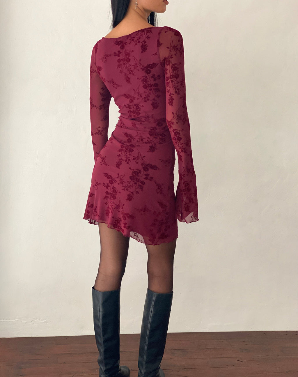 Beautifully Finished Dress in a Timeless Design