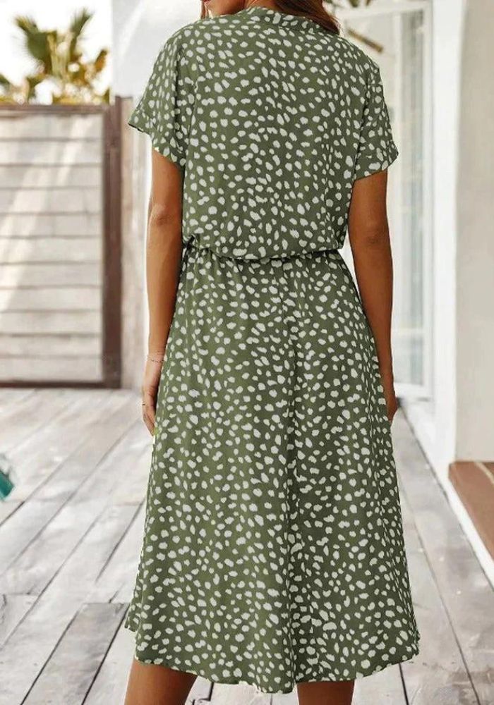 Gracefully Styled Dress for Any Occasion