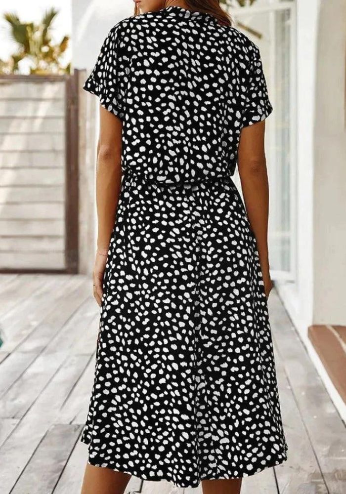 Gracefully Styled Dress for Any Occasion
