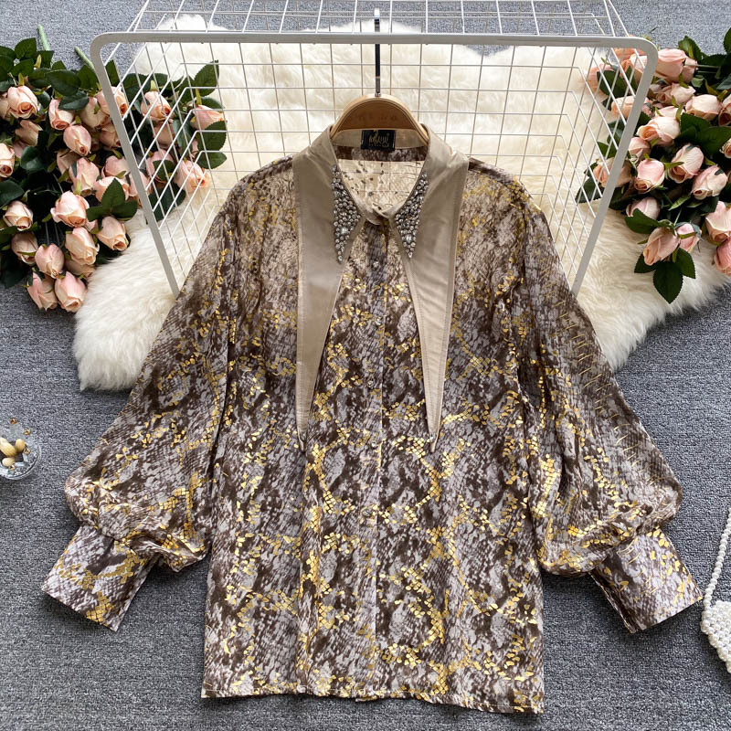 Effortlessly Elegant Blouse with a Timeless Design
