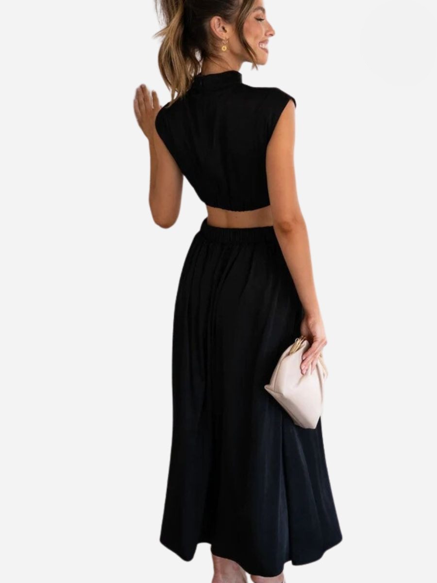 Beautifully Finished Dress in a Timeless Design